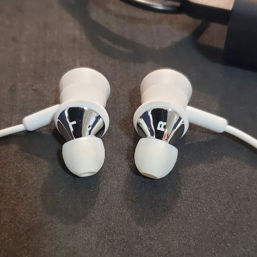 Monster Clarity HD High Performance Wireless In-Ear Headphones White Earbuds